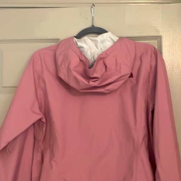 North Face Rain/ Wind Jacket. - Picture 5 of 7